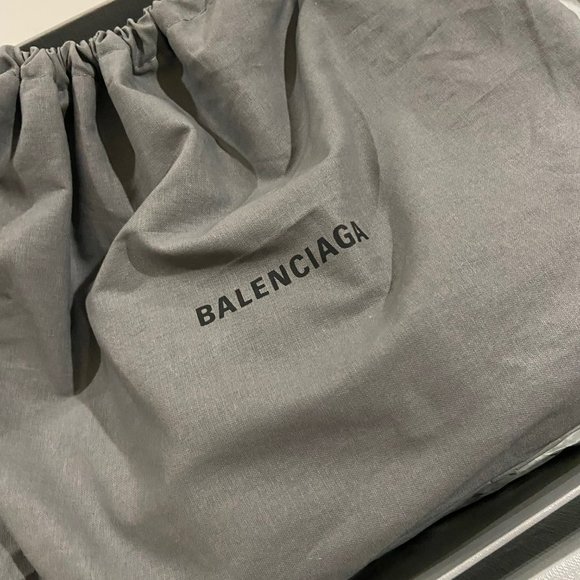 WOMEN'S HOURGLASS XS HANDBAG CROCODILE EMBOSSED IN BLACK - Picture 8 of 10